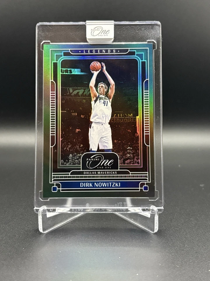 2024-25 Panini One And One Dirk Nowitzki Legends Verde #4/5 Dallas Mavericks Foto 1 de 2
