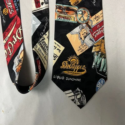 Винтажный Dr Pepper 7up 1993 Nicole Miller Жидкий Солнечный Галстук Черный Графическая Новинка - Изображение 1 из 4