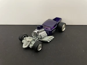 Hot Wheels Larry's Garage Ratbomb 2010 púrpura pilotos reales llantas de plato - Imagen 1 de 7