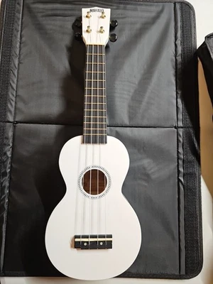 Mahalo U-Smile WT Soprano Ukulele – White – With Gig Bag – Ready to Gift! - image 1 of 4