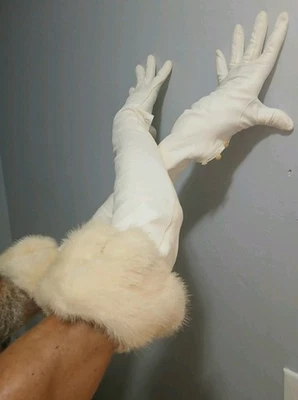 25*White Kid Leather Gloves 4" White Mink Cuff Wedding Sz7.5  Mint Condiion - Image 1 of 4