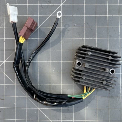 Regulador de voltaje rectificador KTM GasGas Husqvarna 62511034100 KTM 690 SMC Enduro Foto 1 de 3