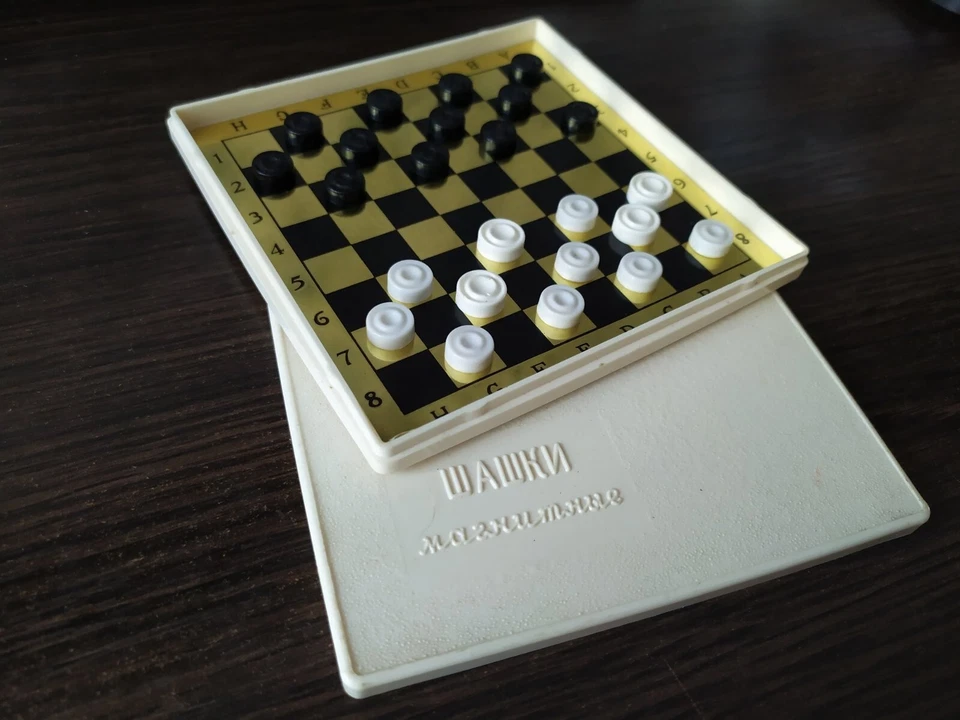 Vintage Soviet magnetic checkers hiking pocket mini-game souvenir USSR - Image 1 of 4