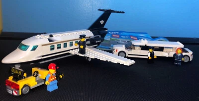 LEGO City Airport VIP Service - 364 Pieces (60102) - Image 1 of 4