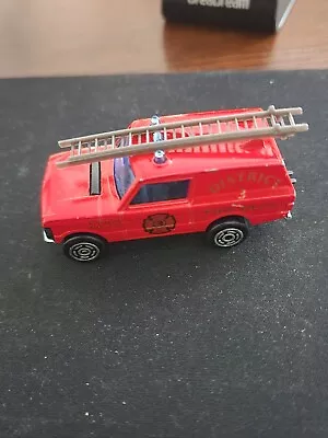 MAJORETTE DISTRICT 3 FIRE DEPT RANGE ROVER - No 246 1:60 LADDER LIGHTS INCLUDED - Image 1 of 3