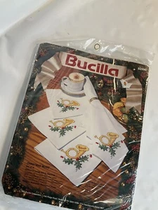 Kit tovaglioli punto croce timbrati Bucilla vintage #82990 musica natalizia NUOVO - Foto 1 di 1