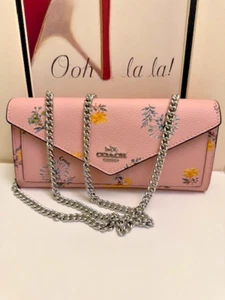 Cartera Coach Convertible Delgada Sobre con Cadena con Estampado Floral de Diente de León - Imagen 1 de 20