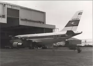KUWAIT AIRWAYS AIRBUS A310 VINTAGE ORIGINAL MANUFACTURERS PHOTO 1983 - Picture 1 of 2