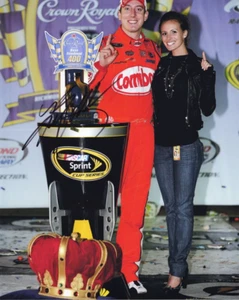 HANDSIGNIERT 2009 Kyle Busch #18 Combos Racing RICHMOND RACE WIN (Crown Royal 400 - Bild 1 von 1
