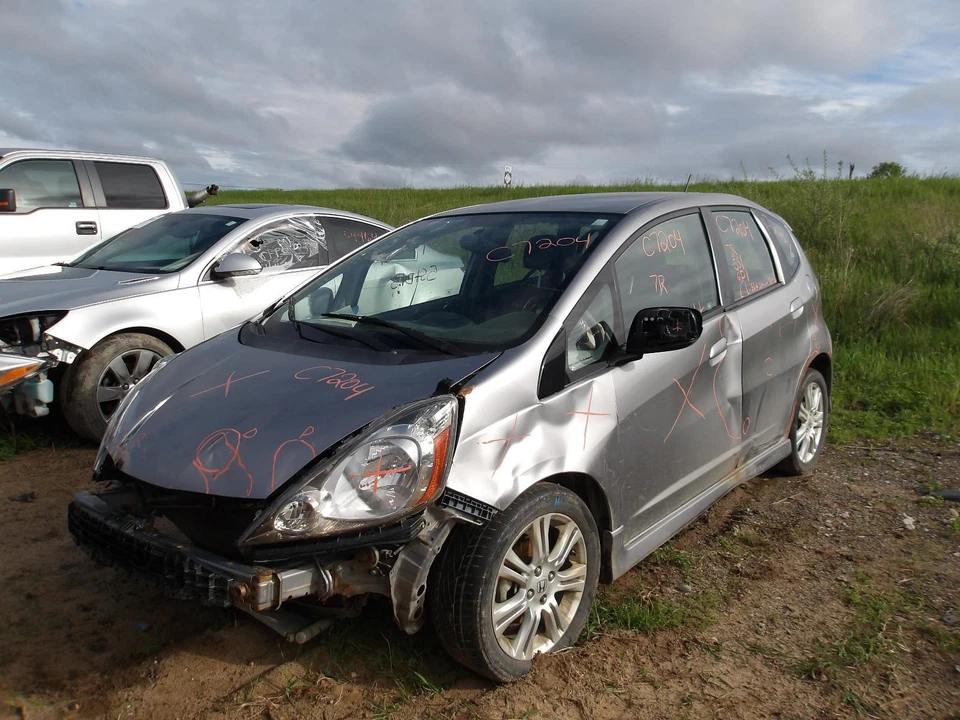 Used Air Cleaner Assembly fits: 2009 Honda Fit  Grade A - Image 1 of 4
