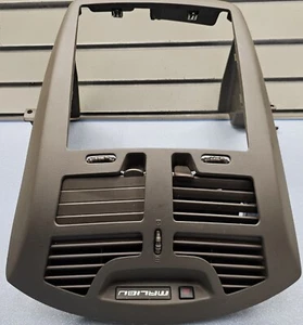 ┥04-07 Chevy MALIBU bisel central del tablero radio ventilación climática AJUSTE bronceado B7 - Imagen 1 de 11