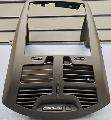 🔥04-07 雪佛兰 MALIBU Dash 中心边框收音机气候通风口 TRIM Tan B7 — 第 1/4 张图片