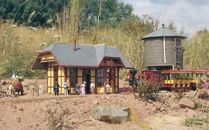 Estación G Piko 62209 "Grizzly Flats" para tren de jardín LGB mercancía nueva embalaje original - Imagen 1 de 1