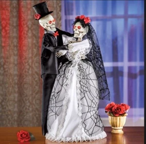 Decoración de utilería de Halloween animada de novia y novio de 19" de alto - Nuevo - Imagen 1 de 2