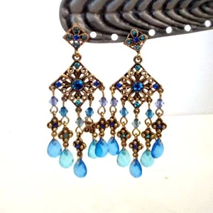 Orecchini a goccia vintage Avon blu briolette nuovi con scatola - Foto 1 di 4