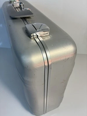 Zero Halliburton Aluminum Briefcase - 18" x 13" x 5" - Image 1 of 4