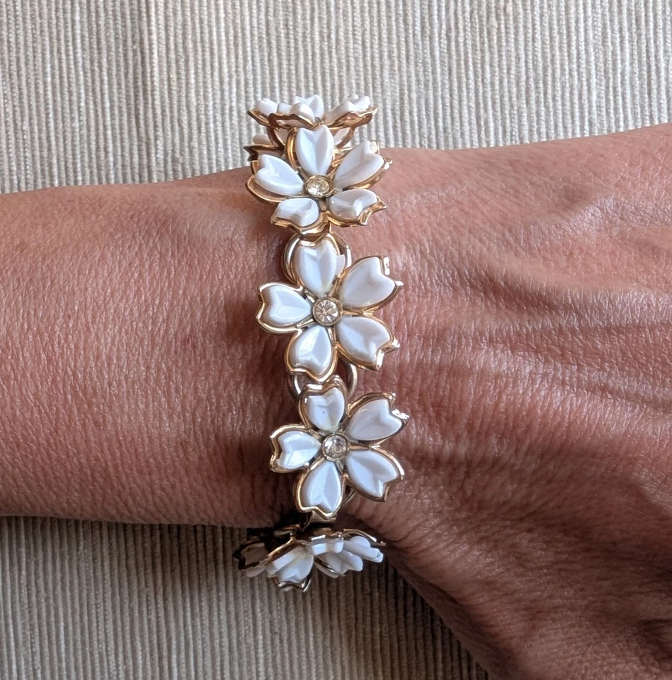Bracciale Vintage con Fiori in Lucite e strass - Immagine 1 di 4