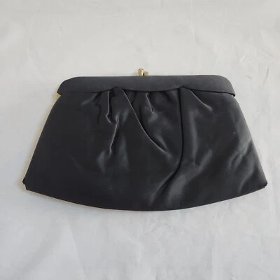 Bolsa de mão vintage preta cetim cor dourada detalhes corrente fecho torção - Imagem 1 de 4