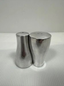 Nambe Kissing Salt And Pepper Shakers Chrome - Picture 1 of 7