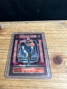 2023-24 Panini Phoenix Temple Men Maroon Ice 247/275 Kevin Durant #1 SUNS - Bild 1 von 3