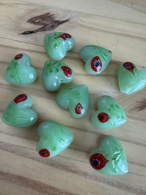 10 GREEN WITH RED FLOWER  LAMPWORK HEART BEADS 20mm -   DIY JEWELRY MAKING - Image 1 of 3