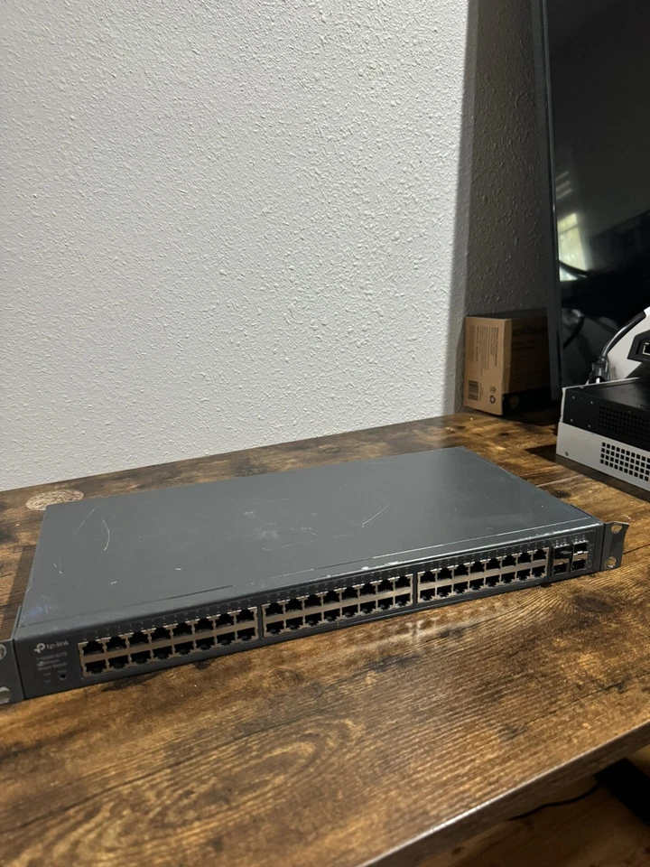 D-Link 48-Port Gigabit Smart Switch with 4 SFP Slots T1600G-52TS (TL-SG2452) - Image 1 of 4