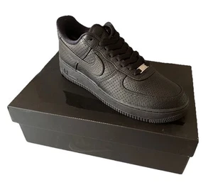 NIKE AIR FORCE 1 SP BLACK design traforato UK 8,5 scatola provata una volta HF8189-001 - Foto 1 di 16
