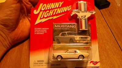2002 Johnny Lightning 1966 福特野马 GT 白色 #F — 第 1/4 张图片