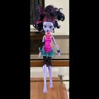 Monster High Jane Boolittle lalka Mattel fioletowa skóra, ubrana z biżuterią