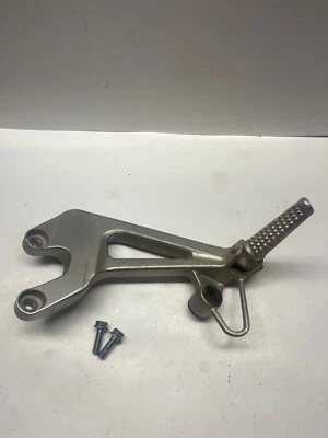 98-02 Honda VFR800 FI 1998 Interceptor clavija de pie trasero derecho pasajero con soporte Foto 1 de 4