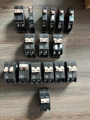 Lote de 16 Disyuntores Cutler Hammer Tipo CH - Usados Foto 1 de 4