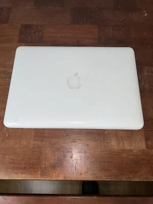 Laptop Apple MacBook A1342 13.3" - MC207LL/A (Octubre, 2009) Foto 1 de 4