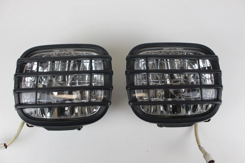 Par de luces antiniebla Subaru Forester 2001-2002 con cubiertas de rejilla izquierda y derecha Foto 1 de 4