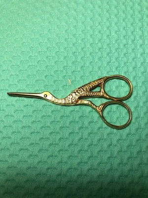 vintage sewing scissors small bird shaped gold-tone stork new condition - Image 1 of 3