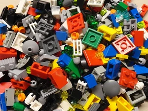 100 LIMPIAS Pequeñas Piezas de Lego DE UN GRAN LOTE - Piezas de ladrillos Pequeños Detalles Piezas ALEATORIAS - Imagen 1 de 1