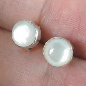 Pendientes madreperla plata de ley 925 tachuelas bisutería, diámetro 6 mm - Imagen 1 de 5