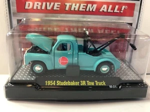 M2 Machines Auto-thentics 1954 Studebaker 3R Tow Truck 1:64 scale New - Picture 1 of 3