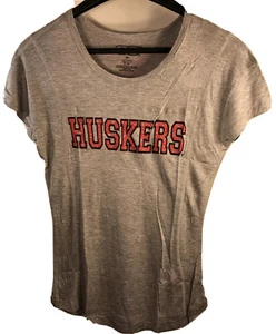 Nebraska Cornhuskers T-Shirt M Womens Short Cap Sleeve Glitter Letters New w Tag - Picture 1 of 9