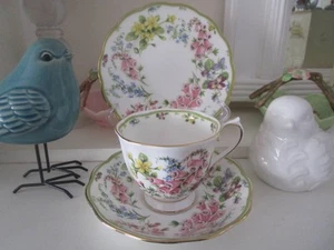 ROYAL ALBERT DAWN&#39;S GLORY COUNTRY BOUQUET COLLECTION FINE BONE CHINA TRIO - Picture 1 of 9