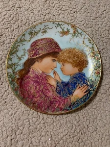 Edwin M Knowles Vintage Edna Hibel Mother's Day 1988 Plate "Sarah and Tess" - Picture 1 of 2