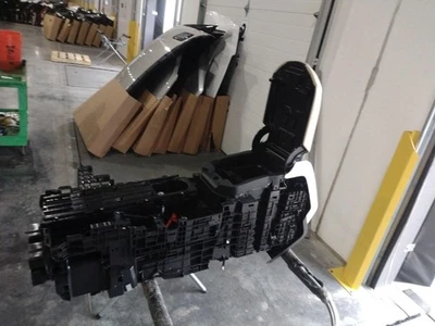 2016 Land Rover Range Rover Sport OEM Center Console Lid Grey Used LR044748 Foto 1 de 4