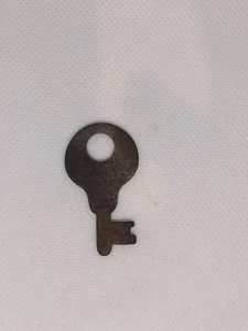 Llave candado plana vintage con punta elevada - Imagen 1 de 3