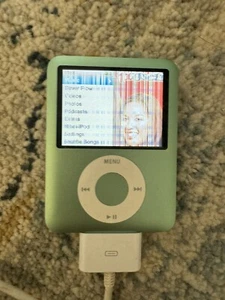 Apple iPod Fat Nano 3rd generation Fat A1236 4GB Green Bad Screen - Picture 1 of 2