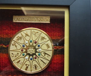 Calendario de los indios Nazca de los Andes, en baño de oro 18 k marco de madera - Picture 1 of 4