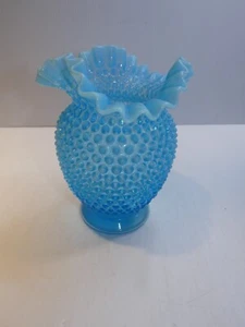 Jarrón Fenton Blue Hobnail con borde con volantes, 7-3/4" - Imagen 1 de 4