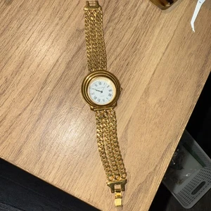 Futura Ladies Gold Tone Quartz Watch Needs A Battery - Picture 1 of 3