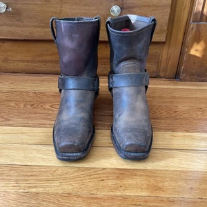 Frye Boots Harness 8R Smoke Brown Leather USA Women’s 8.5M Right Boot REPAIRED - Picture 1 of 20