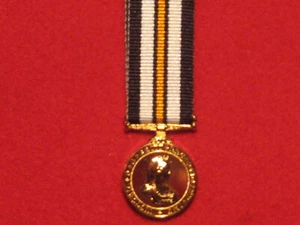 Medalla de Servicio Miniatura Orden de San Juan Medalla de Oro RARA - Imagen 1 de 3