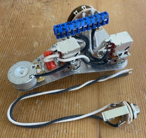Arnés de cableado sin soldadura Fender Stratocaster 14 tonos para serie SSS/paralelo - Imagen 1 de 12