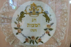 Antigua Artes y oficios Judaica Matzo Matzah Cubierta Pascua Bordado a Mano - Imagen 1 de 10